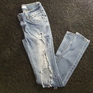No Boundaries Size 5 Distressed Holey Skinny Jeans
